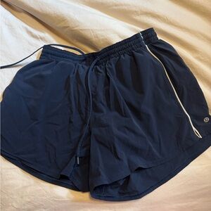 Lululemon Court Rival High-Rise Short 3" size 8